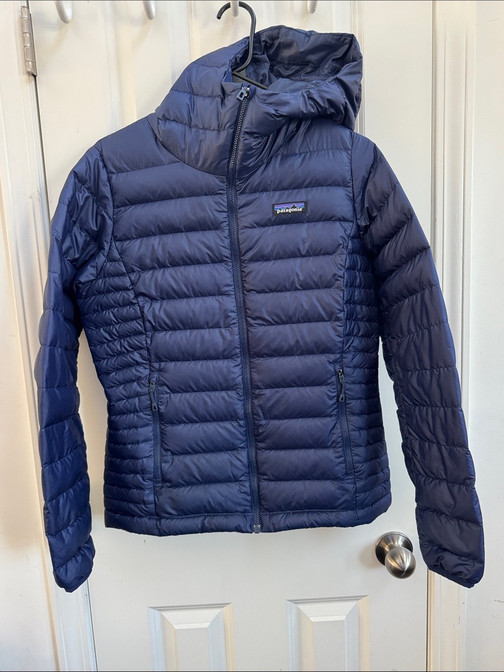 Patagonia 💙 Navy Blue Down Hooded Women's Puffer Jacket